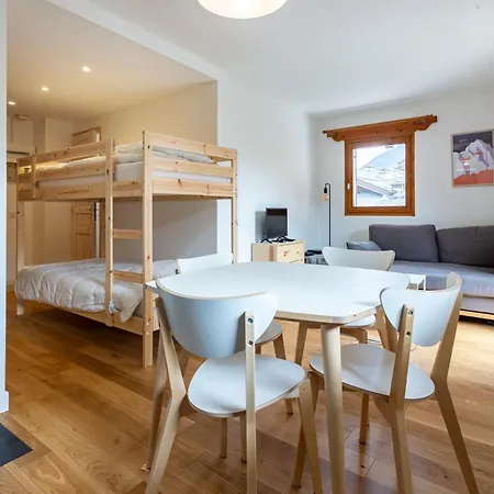 Very Bright Cocoon With Balcony Near The Slopes شقة