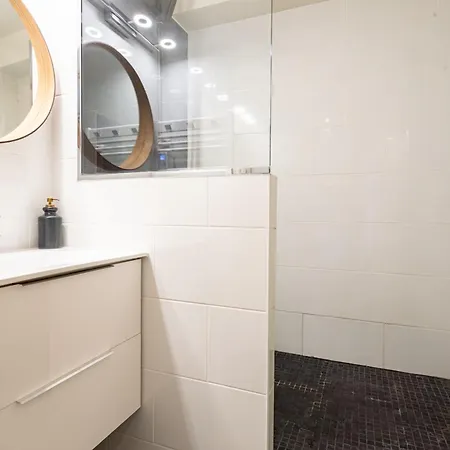 Very Bright Cocoon With Balcony Near The Slopes شقة