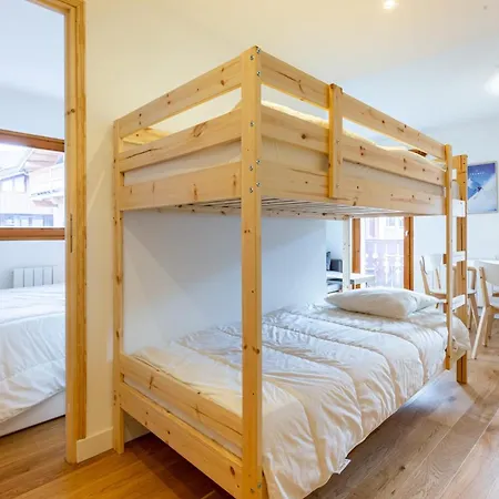 Very Bright Cocoon With Balcony Near The Slopes Courchevel